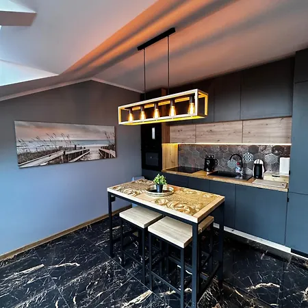 Golden Leaf Sky Loft Jasien Free Parking